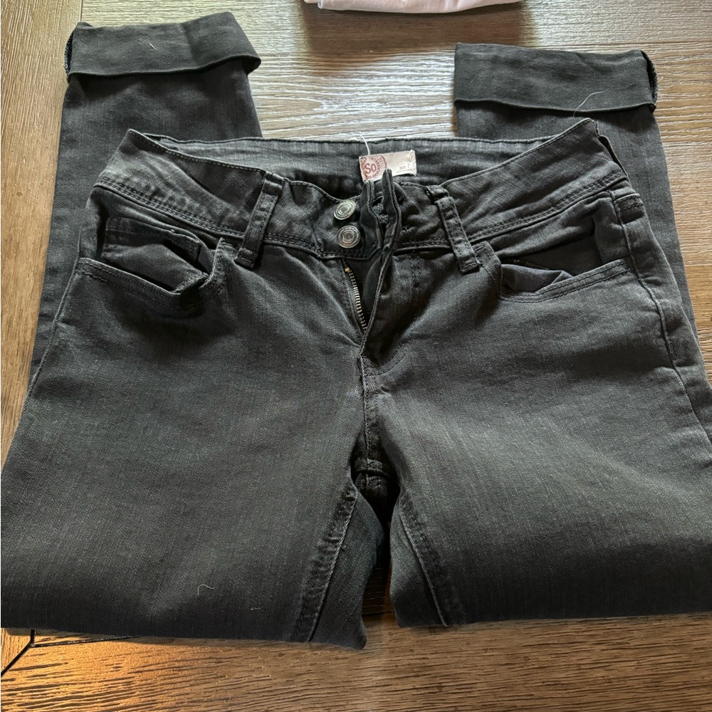 Black cropped jeans